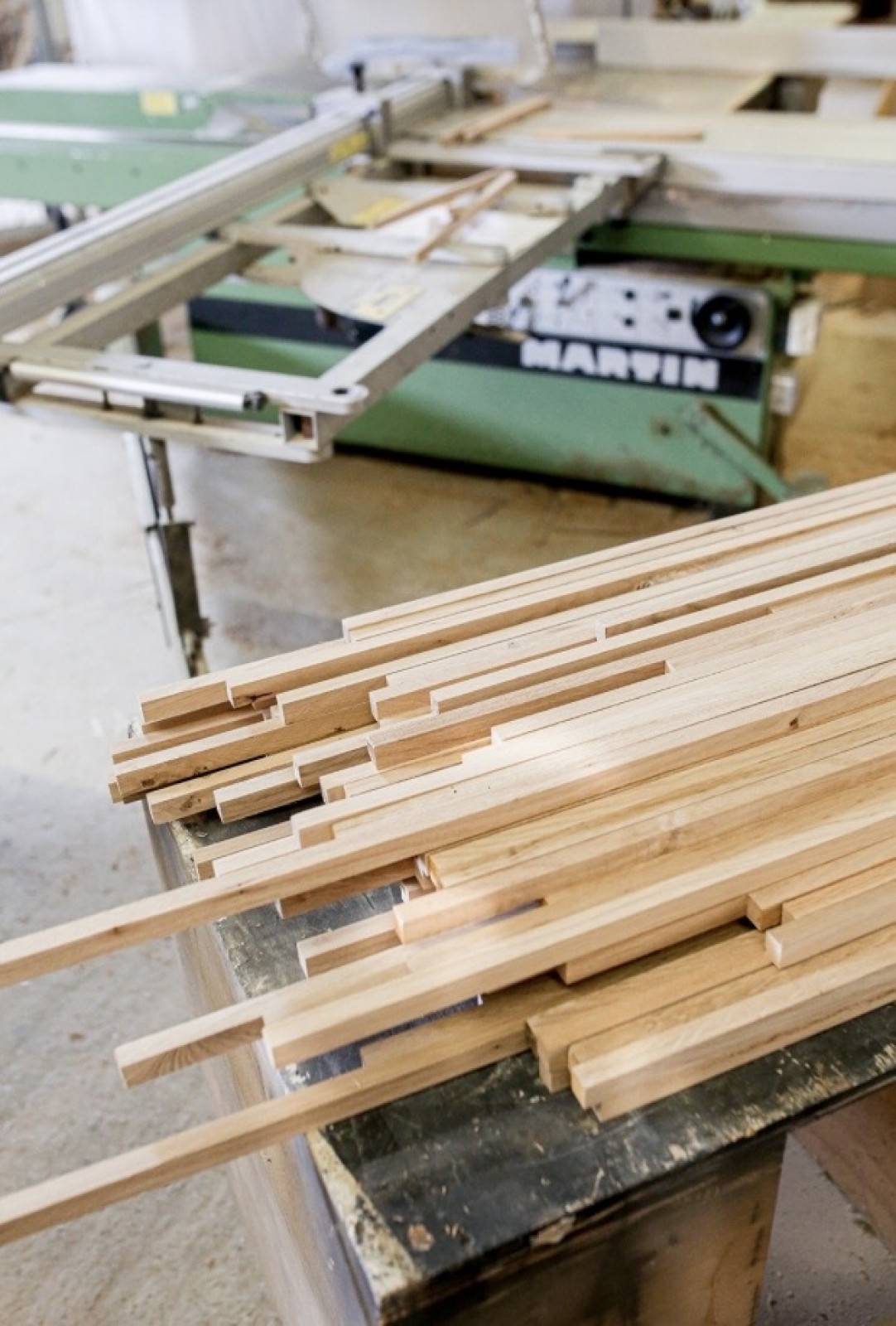 Les tiroirs aussi sont en chêne massif chez Yanaoz 