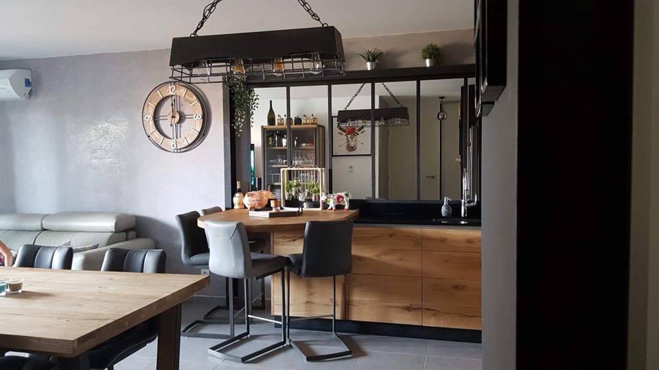 Création d'une cuisine sur mesure sans poignées moderne en bois  Aix en provence