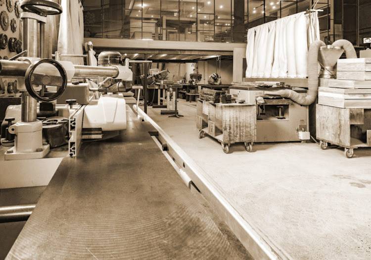 l'atelier de fabrication de nos cuisines et notre showroom à Trets près d'Aubagne