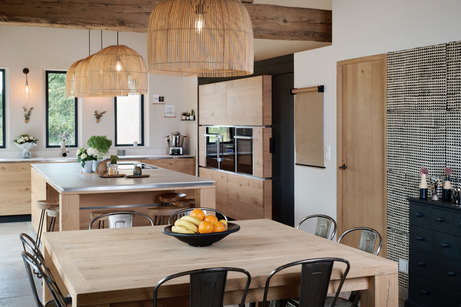 Création en installation d’une cuisine en bois sur mesure à Saint Rémy de Provence dans les Alpilles